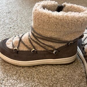 Blondo Tan and Cream Winter Boots
